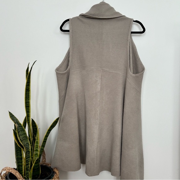 M Boutique 7 Way Vest - Picture 9 of 13